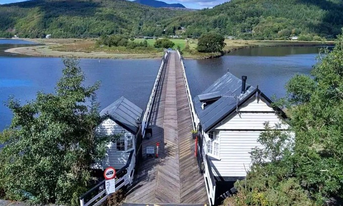 Penmaenpool House | Wonderful villa for 2 people with WIFI, terrace and pets allowed