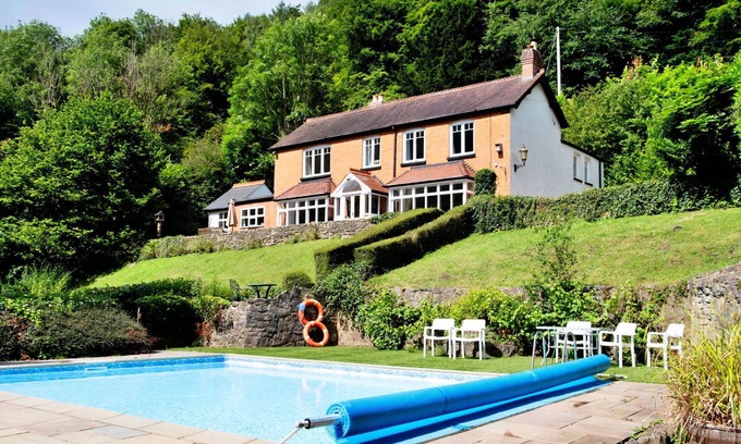 Redbrook House | Wonderful villa for 14 people with WIFI, private pool, terrace and pets allowed