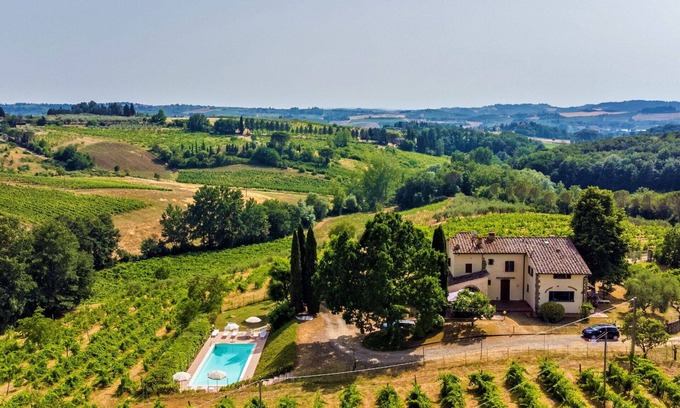 Scandicci House | Wonderful villa for 16 guests with private pool, WIFI, TV, patio, pets allowed and panoramic view