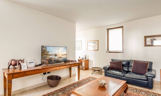 Sant'Agostino Apartment | Wonderful villa of 350sqm of space positioned on two levels with 500mt of SHARED garden.It accommodates 6 people, with three bedrooms (each with a private en suite bathroom) and a single armchair in the living roomTwo ASSIGNED parking spaces, present ins