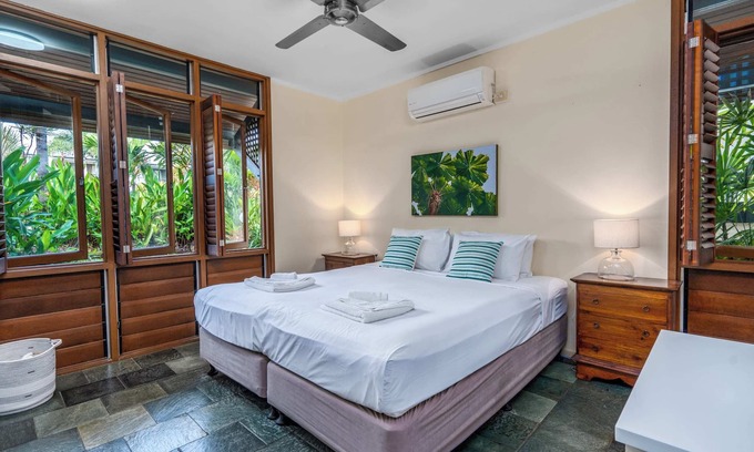 Wongaling Beach Apartment | Wongalinga Absolute Beachfront 3 Bedroom