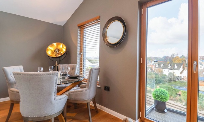 Martlesham Heath Cottage | WOODBRIDGE PENTHOUSE, family friendly in Woodbridge