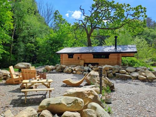 Glandyfi Ski Chalet | Woodcutters' Cabin Authentic Log Cabin Talybont Aberystwyth SY245DW