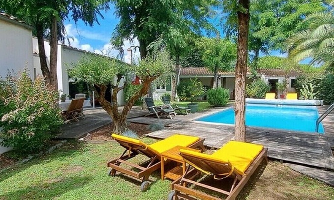 Le Grand-Village-Plage Villa | Wooded villa on Ile dóleron with private heated pool 6 persons max.
