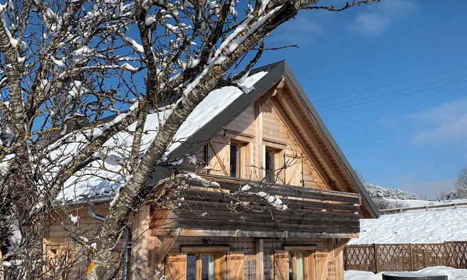 Villard-de-Lans Ski Chalet | Wooden chalets with hot bath or jacuzzi in Villard de Lans for 9/11 pers.