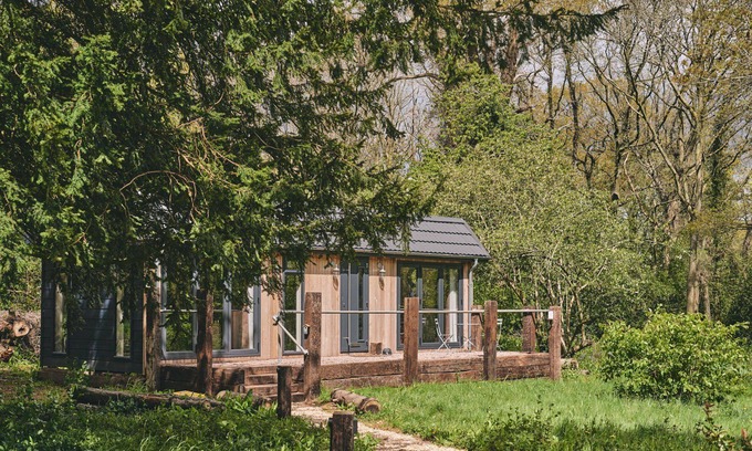 Upton upon Severn Apartment | Woodland Cabin - Luxury Cottages