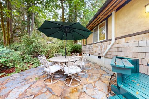 Burley House | Woodland Cove