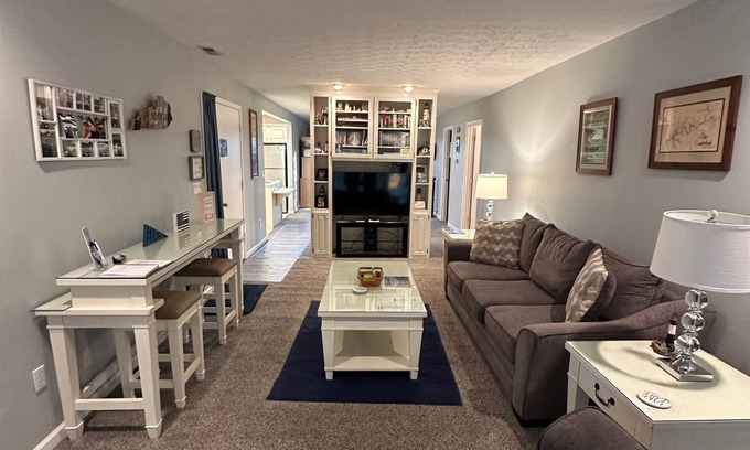 Bronston Condo | Woodson Bend, Condo 7-3 Extremely Large, with 1 Bedroom & 1 Full Bath, Sleeps 6