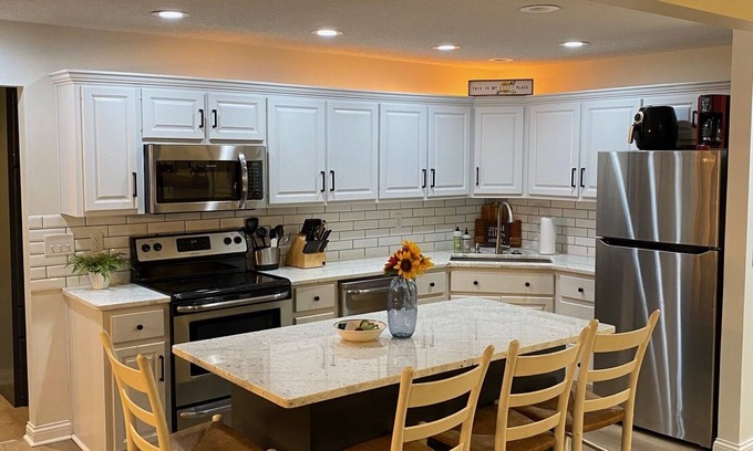 Bronston Condo | Woodson Bend Resort~Lake Cumberland 27-1 Life Way 3BR, 3BA Condo