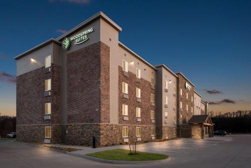 Coralville Hotel | WoodSpring Suites Coralville Iowa City