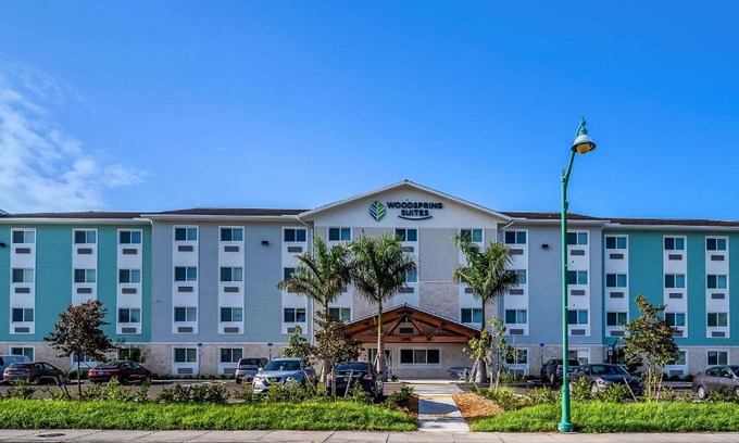 East Naples Hotel | WoodSpring Suites Naples West