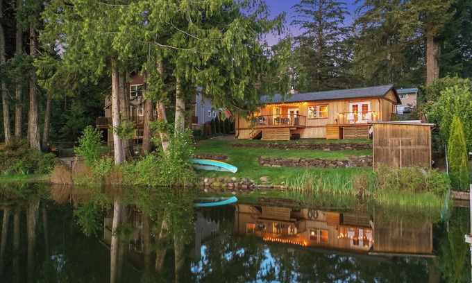 Belfair Cabin | Woodsy Lakefront Cabin near Hood Canal – Hot Tub, Outdoor Shower, Kayak + More