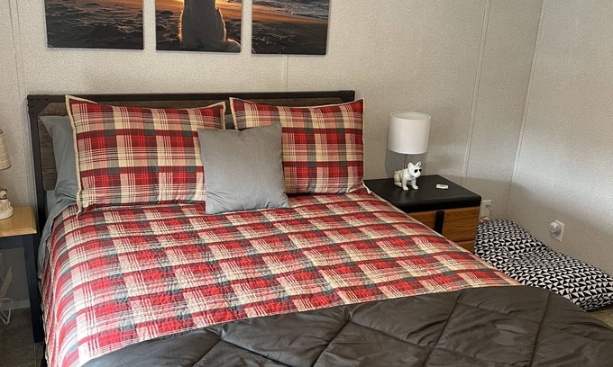 Crescent City Cottage | "Woof" Lodge minutes from the Beach and Redwoods