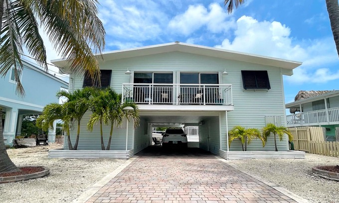 Lower Matecumbe Beach Cottage | Work from home in this slice of Islamorada paradise!