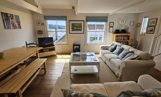 St. Mawes Cottage | Workshop - a holiday home that sleeps 5 guests in 3 bedrooms