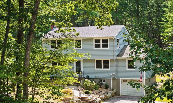 Foxboro House | World Cup Woods Retreat - AC, Fast WiFi, Privacy - 4 miles from Boston Stadium