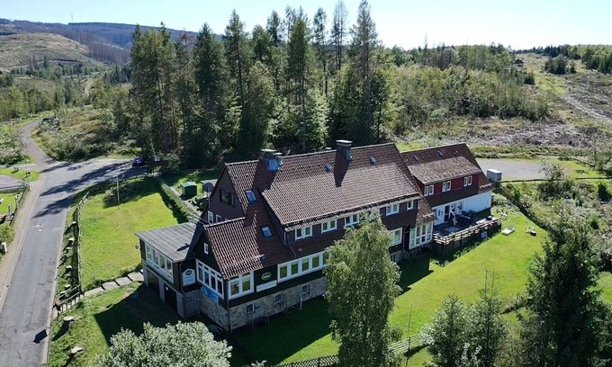 Landkreis Goslar Hotel | World Lodge with unique, city-inspired rooms, located by the forest
