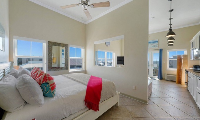 Gulf Place Condo | WOW! Water View Corner Unit, Free Wine + Bottled Water Arrival Gift