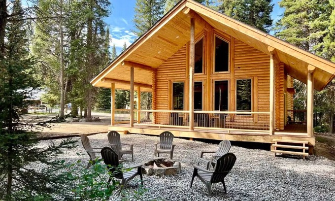 West Yellowstone Cabin | Wrangler’s Retreat | 7 Mi to YNP | Private Pond