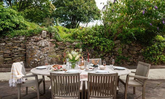 Newton Ferrers Cottage | Wren Cottage - a cottage that sleeps 6 guests in 3 bedrooms