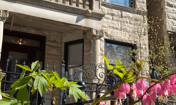 Lakeview Condo | Wrigleyville Inn - Garden Unit
