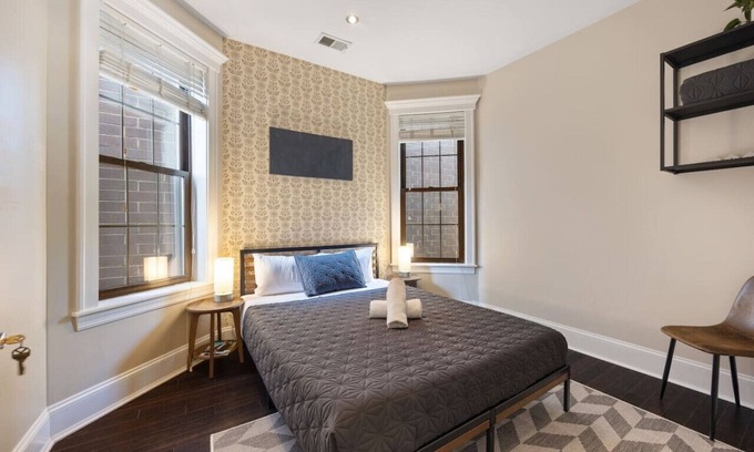 Wrigleyville Bed & Breakfast | Wrigleyville Suites Room 1