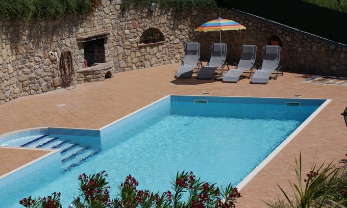 Gardola Apartment | Wunderschönes Appartement mit Traumhaften Seeblick und Gemeinschaftspool