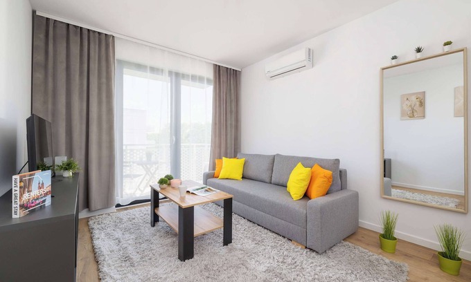 Pradnik Bialy Apartment | Wybickiego 5B Kraków | Stylish Apartment with Air Conditioned Living Room