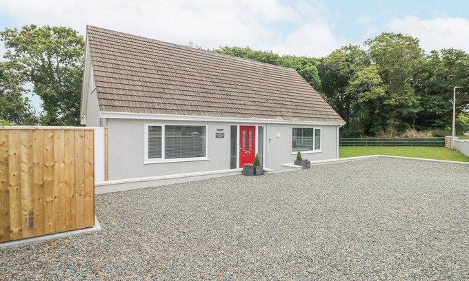 Johnston Cottage | WYCHWOOD, pet friendly, with a garden in Haverfordwest
