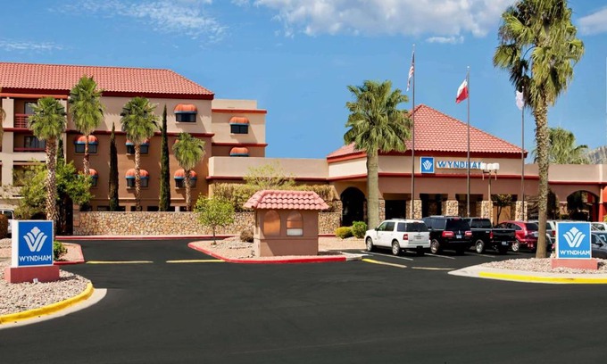 Biggs Field Hotel | Wyndham El Paso Airport and Water Park