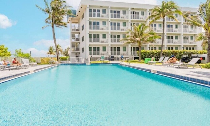 Pompano Beach Condo | Wyndham Sea Gardens - 2 Bedroom Condo