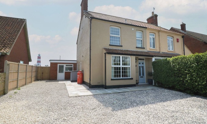 Irstead House | WYNGATE, pet friendly, with a garden in Happisburgh, East Anglia
