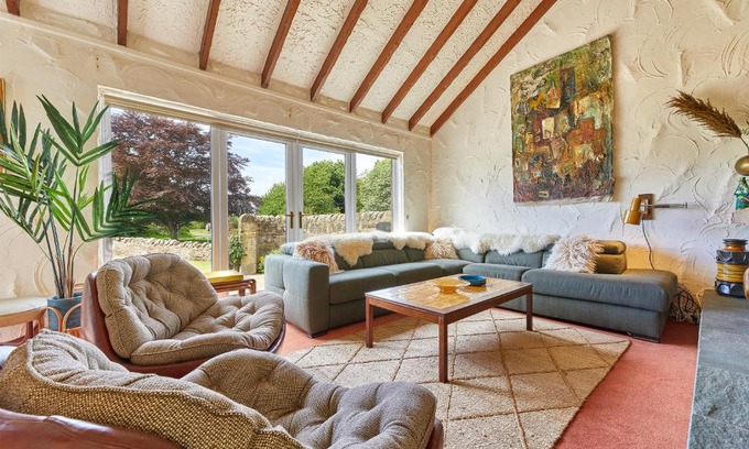 Beadnell House | Xanadu: Stylish Family Home by the Pub and Beach