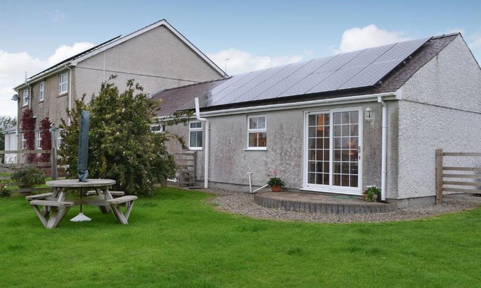 Bodorgan House | Y Fronydd cottage