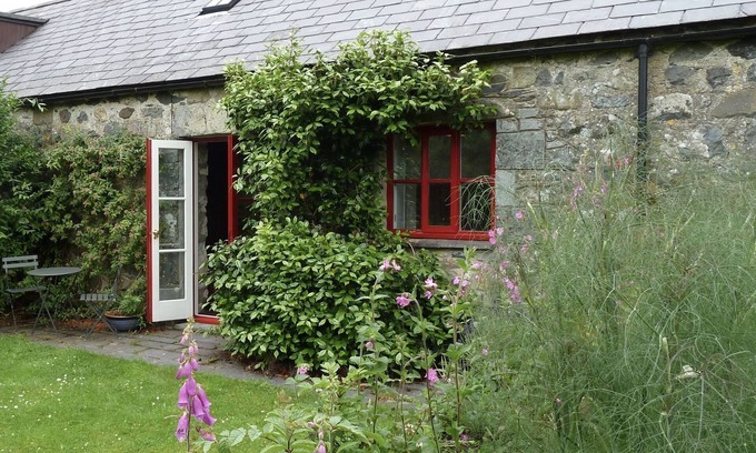 Rhyd-y-clafdy Cottage | Y Granor - sleeps 4 guests in 2 bedrooms