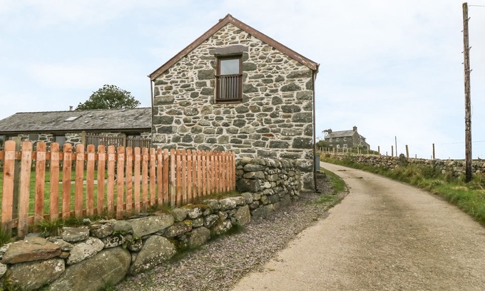 Criccieth Cottage | Y STABAL, pet friendly, character holiday cottage in Criccieth
