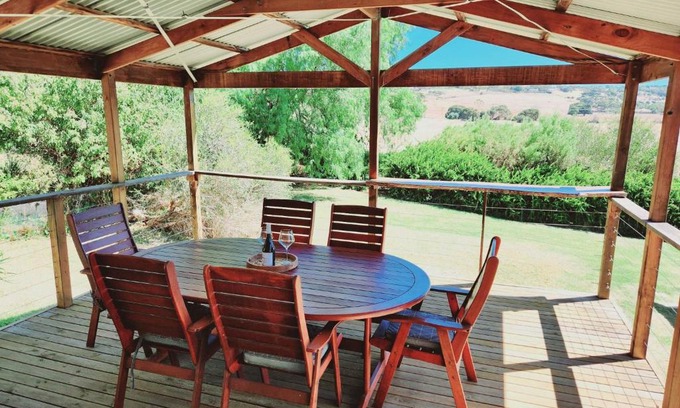 Encounter Bay Apartment | Yaringa Cottage, ultimate entertainer!