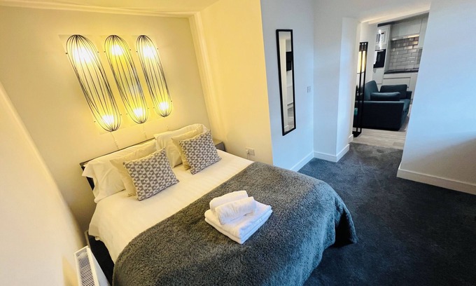 Worcester Apartment | Yastayzzz @Studio 1, Bransford Rd - Modern Studio with Parking!