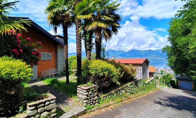 Verbano House | Yasteful holiday home with private garden