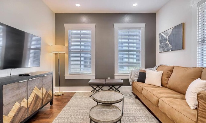 Historic Ybor House | Ybor Azul Den