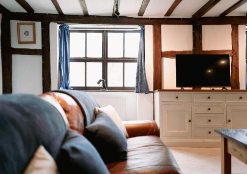 Sittingbourne Apartment | Ye Old Shop Milton by Sheppey Stays