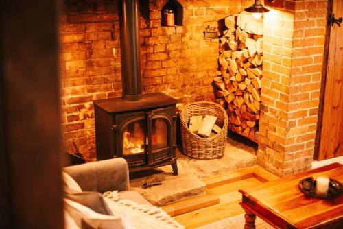 Crawley City Centre House | Ye Olde Cottage
