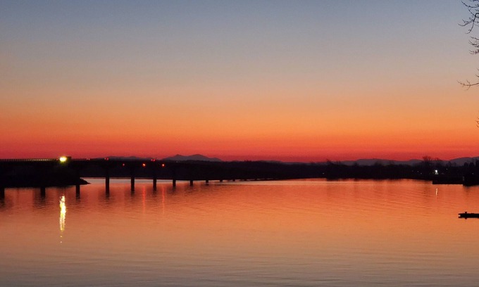 West Swanton House | Year-Round: Amazing Sunrises, 150ft Shore, Private Boat Launch/Dock, Hot Fishing