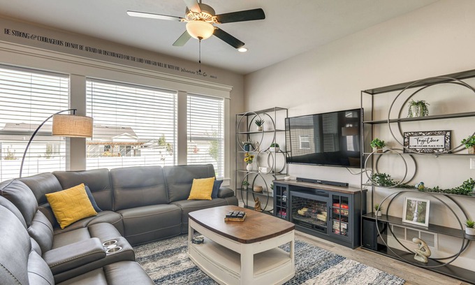 Iona House | Year-Round Outdoor Fun: Spacious Retreat in Iona