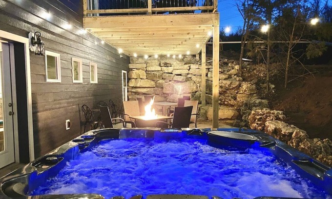 Branson House | YEP💦HOTTUB 🔥FIREPIT🎱POOLTABLE🎯INTOWN🎸SHOWS🎡FUN❤️LUV