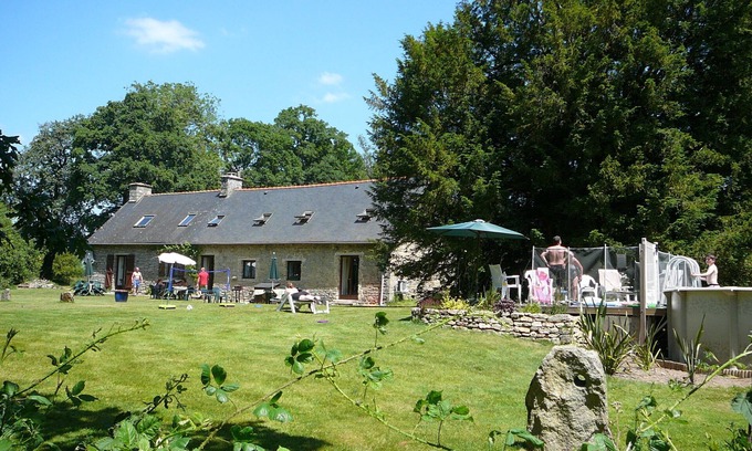 Guern Cottage | Yew, Les Verts Paturages