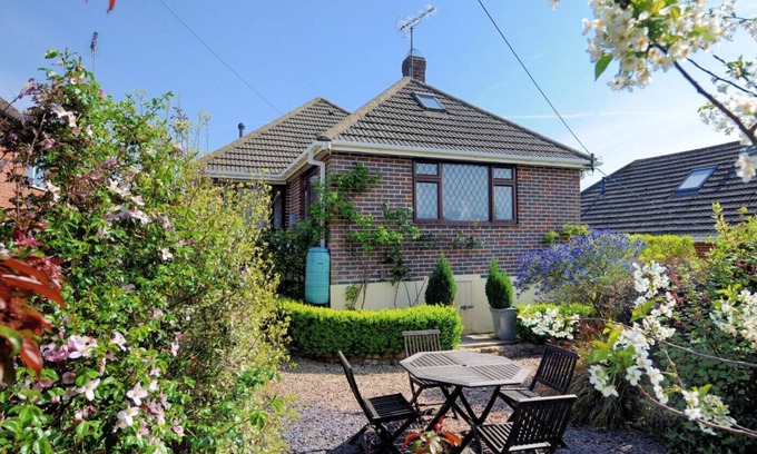 Lyme Regis House | YONDER VIEW, family friendly, country holiday cottage in Lyme Regis