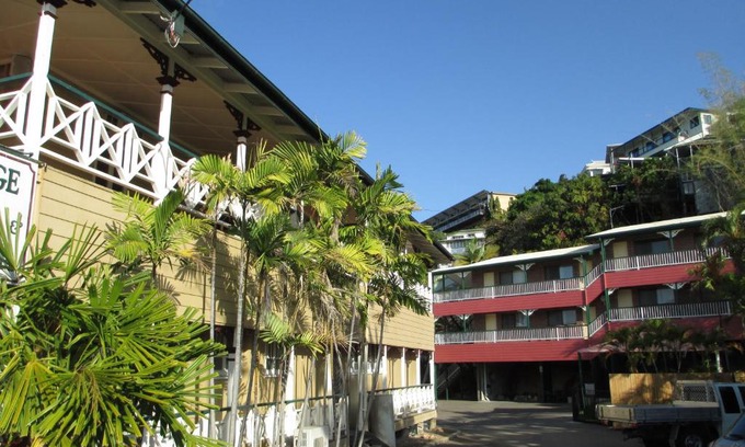 North Ward Hotel | Yongala Lodge by The Strand