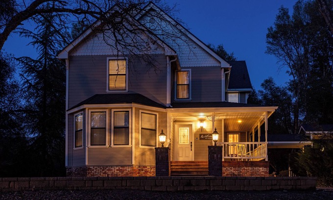 Oakhurst House | Yosemite+Bass Lake -Hot tub,Game room,BBQ