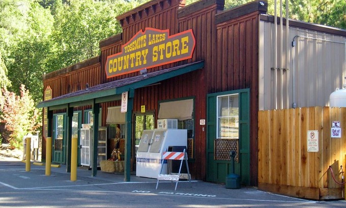 Harden Flat Resort | Yosemite Lakes Wheelchair Accessible Cottage 53